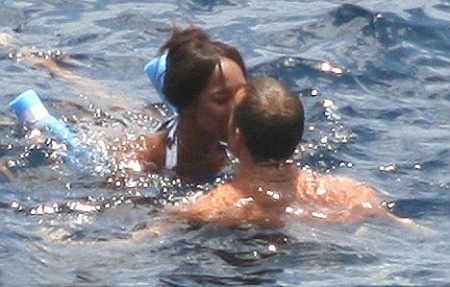 Naomi Campbell kissin the beau